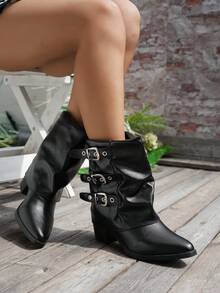 Sepatu Bot Bertumpuk dengan Ujung Lancip dan Detail Kerut, Sepatu Bot Ankle Ramping dengan Hak Tebal Terbaru, Sepatu Bot Berkuda dengan Fokus Desain. - Hitam - View 2