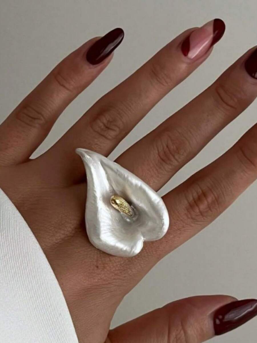 1pc Ins Style Exaggerated Asymmetrical Flower Ring For Women - White - View 1