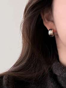1 Pair Minimalist Fashion Rhombus Textured Geometric Hoop Earrings Suitable For Women's Daily Casual Wear - Silver - View 3