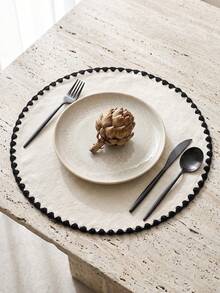 1/2/4/6/12pcs White Base Black Edge Placemats, Vintage Minimalist Style Fabric Material Round Black Serrated Lock Stitch Detail Stain-Resistant Tabletop Protection & Decorative Function Dining Table Mats Suitable For Daily Breakfast And Vintage Minimalist Home Decor Scenes - White - View 6