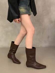 女款韓式粗跟麂皮短靴，秋冬新款保暖內裡咖啡棕修身短靴 - 棕色 - 查看 5