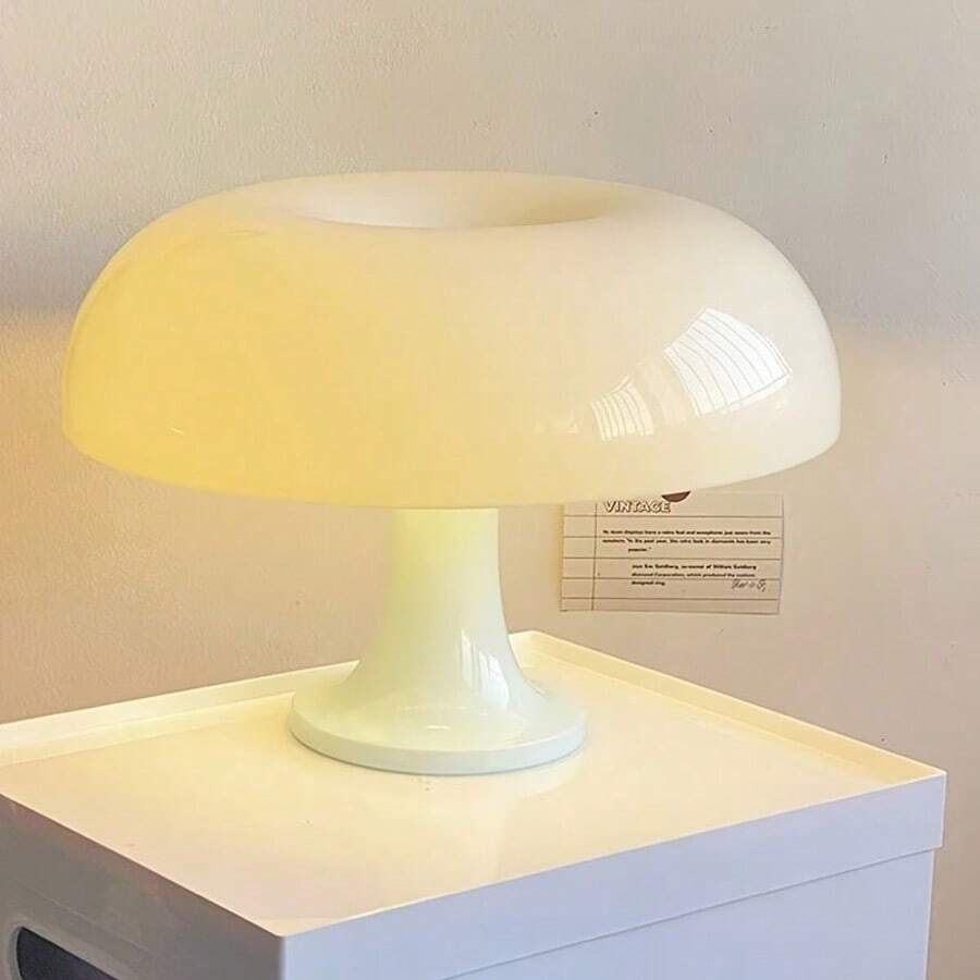現代極簡風 LED 蘑菇造型檯燈，經典設計，USB 供電/三色可調光，適用於書房、客廳、臥室、床頭櫃，適合閱讀與裝飾擺設