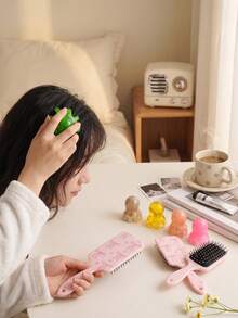2件組氣墊髮梳頭部按摩梳套裝，粉色蝴蝶結與愛心圖案，寬齒解結梳，章魚造型頭皮按摩抓梳，專為女性設計，圓齒護理頭皮，按摩放鬆舒緩，理想美髮禮物 - 彩色 - 查看 2