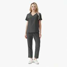 Conjunto 2 Piezas Uniforme Médico para Dama, Top Escote en V Manga Corta con Pantalón Cintura Elástica y Cordón, Ropa de Trabajo Stretch Transpirable para Enfermería, Clínica Dental - Negro - Ver 4