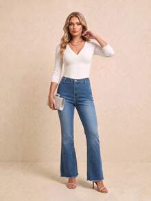 Jeans Flare Wanita Fashion, Potongan Pinggang Sedang dengan Saku Samping, Denim Cuci Elegan - Dark Wash - View 1