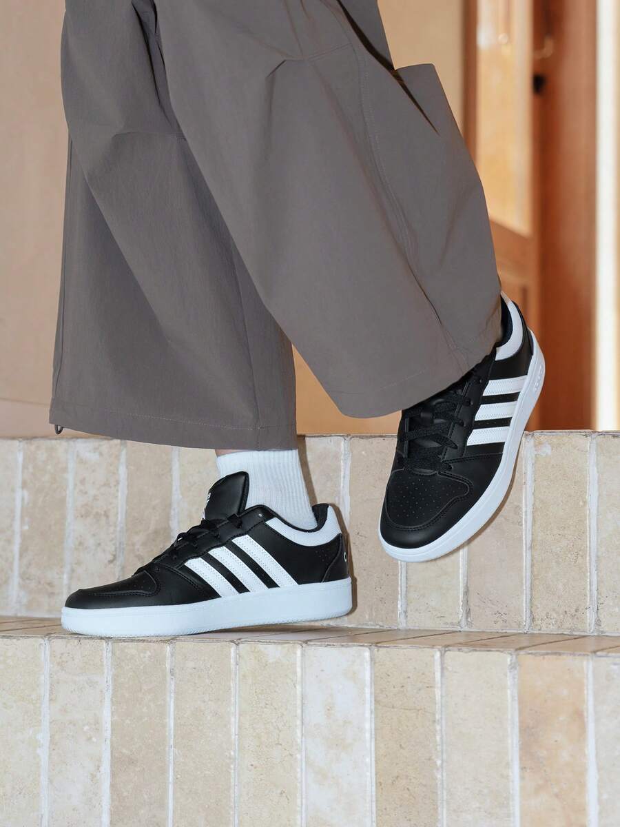 Adidas 男士 HOOPS CLASSIC 2026 夏季新款復古低筒休閒運動滑板鞋 KI1056 - 黑/白 - 查看 1