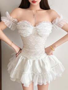 Chic Off Shoulder Ruffled Crop Top For Women, White Knitted Fabric With Cold Shoulder Short Sleeves, Corset-Look - White - View 3