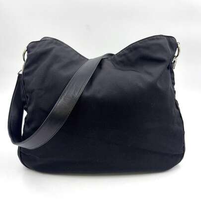 【中古】GUCCI レザーストラップ レザー ナイロンキャンバス ブラック ワンショルダーバッグ シルバー 001・1577
