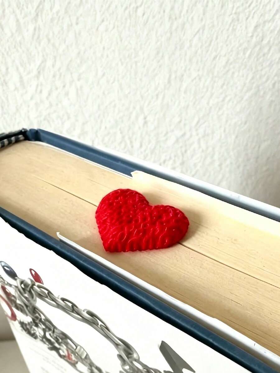 1/2/3pcs Creative Faux Knitted Heart Bookmark 3D Textured Page Clip Fashionable Reading Marker Unique Book Accessory For Bookworms Page Marker Clip - Multiple Styles - View 1
