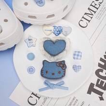 SANRIO 多款式/三麗鷗可愛卡通 Hello Kitty 閃亮鞋飾 (耐用高品質 PVC 材質)，適用於涼鞋、洞洞鞋、包包、手鍊 - 萬聖節、聖誕節、情人節、生日送給朋友的完美禮物 (混合套組隨機發貨) - 藍色(款式隨機) - 查看 5