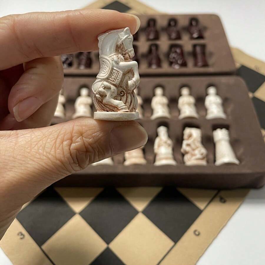 1 Set New Style Small International Chess, 3D Creative Character Shaped Chess Pieces, Small 28cm/11inch Chess Board Entertainment Game, Suitable For Various Holiday Gifts - Multicolor - View 1