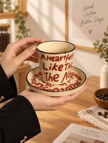 Set Cangkir dan Piring Kecil Kopi Keramik Cetak Huruf Underglaze, Set Mug dan Piring Artistik Warna Krem untuk Espresso Latte Teh Susu, Hadiah Sarapan Teh Sore Rumah Kantor - MultiWarna - View 3