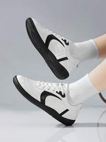 Men's Fashion New Style Versatile Casual Lace-Up Racing Sports Shoes - Black and White - View 5