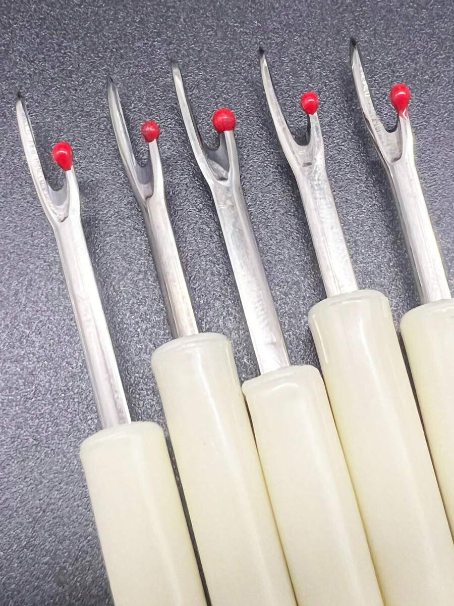 5pcs Seam Ripper Set, Small White Handle Stainless Steel Seam Ripper With Protective Cap, Durable Sewing Tool, Suitable For Tailors, Embroidery, Patchwork Enthusiasts, Quickly Remove Stitches, Open Seams, Unpick Old Stitches, Correct Sewing Errors, - White Seam Ripper - View 1