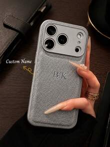 奢華客製化姓名人造 PU 皮革手機殼，適用於 Apple 17 16 15 14 13 12 11 Pro Max 14 15 16 Plus 17 Air，燙金字母全包保護殼，時尚手機殼 DIY 禮物，手機配件，字母姓名客製化，極簡防指紋防摔防震情侶手機殼軟殼，情人節禮物，生日禮物，節日禮物 - 銀色 - 查看 1