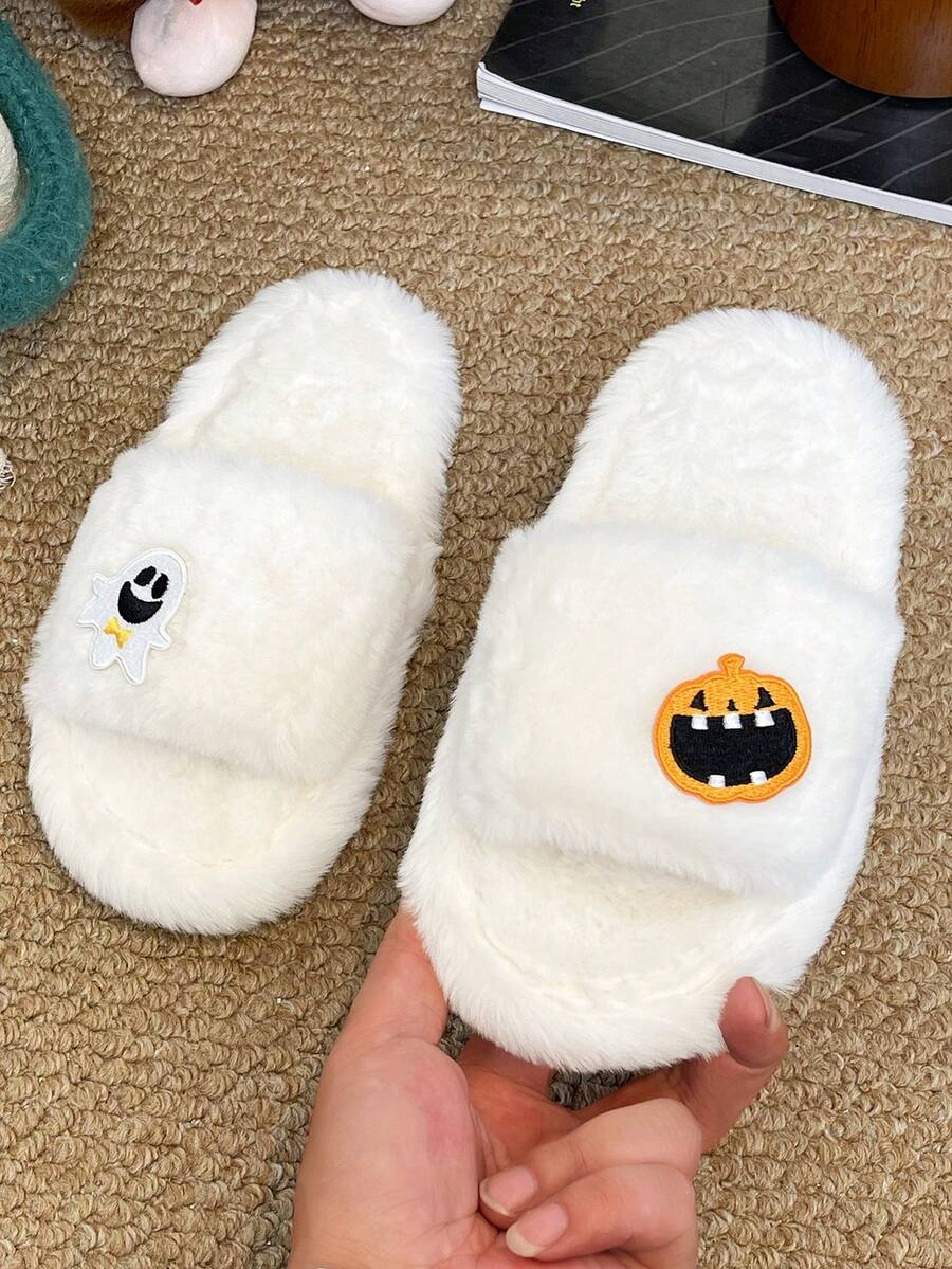 1 par fluffiga tofflor perfekta för Halloween hemma - Vitt - Visa 1