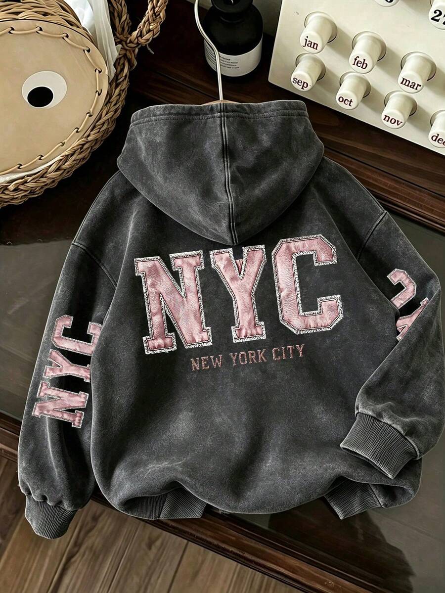 女款復古風原邊連帽衫，印有「NYC」字母，美式學院風，背面與袖子附印花 - 黑色 - 查看 1