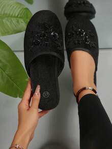 女款黑色拖鞋，秋季鞋款，半包後跟穆勒鞋，刺繡裝飾，圓頭，露後跟，單帶設計，優雅居家拖鞋，適合秋季穿搭與通勤 - 黑色 - 查看 1