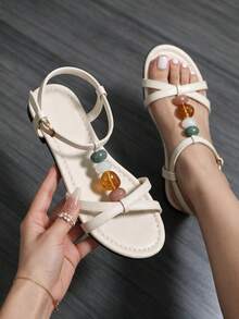 女款法式夏日風珠飾平底涼鞋，溫柔風扣帶沙灘鞋，休閒度假風露趾涼鞋 - 米色 - 查看 1