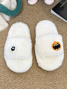 1 par fluffiga tofflor perfekta för Halloween hemma - Vitt - Visa 4