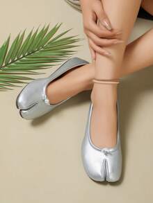 Women's New Split Toe Flat Ballet Shoes With Gold Foil, Elegant, Vacation, Avant-Garde - Silver - View 4