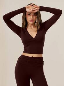 TimeOff Setelan Olahraga Wanita Satu Set Warna Polos, Kerah V Dalam, Model Lipat Depan, Lengan Panjang, Pinggang Lipat, dan Celana Lebar - Coffee Brown - View 5