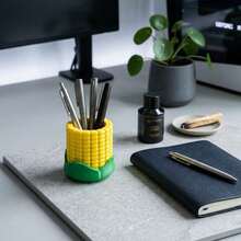 A Creative, Retractable Corn-Shaped Pen Holder: Combining Stationery Storage With Desktop Decor, It Is Perfect For Student Stationery Collections, Offers Simple Stress-Relief Functionality, And Makes An Ideal Christmas Or New Year Gift. - Sets - View 9