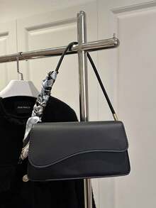 1 buah Tas Bahu Syal Sutra Elegan Minimalis Vintage dengan Penutup Asimetris Warna Polos - Hitam - View 2