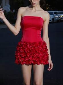 Top Dazzle Women's Red Woven Bandeau Top, Sleeveless Design, Regular Length, Showcasing Charming Style - Red - View 2