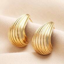 1 Pair Fresh 3D Striped Shell Curved Stud Earrings For Women, Couples, Friends, Party, Date, Gift, Vacation - Gold - View 7