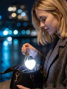 LED Heart Shaped Pendant Light, USB Rechargeable, Touch Activation/Auto Sensor, Portable Handbag Night Light, Decorative Small Pendant. Multi-Scene Use, Suitable For Bags, Bedrooms And Night Lighting. Can Be Used As A Gift - Heart-shaped - View 6