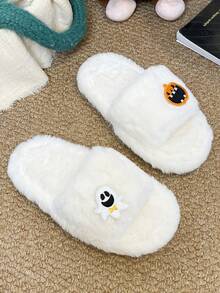 1 par fluffiga tofflor perfekta för Halloween hemma - Vitt - Visa 5
