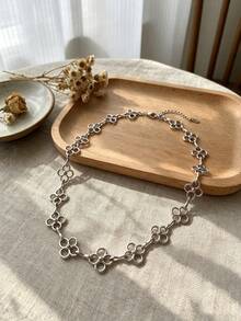 VJS 1pc Korean Style Fresh Silver White Flower Necklace, Hollow Four-Petal Flower Chain, Minimalist Collarbone Chain, Versatile Daily Wear, Birthday Gift Accessory - Silver - View 3
