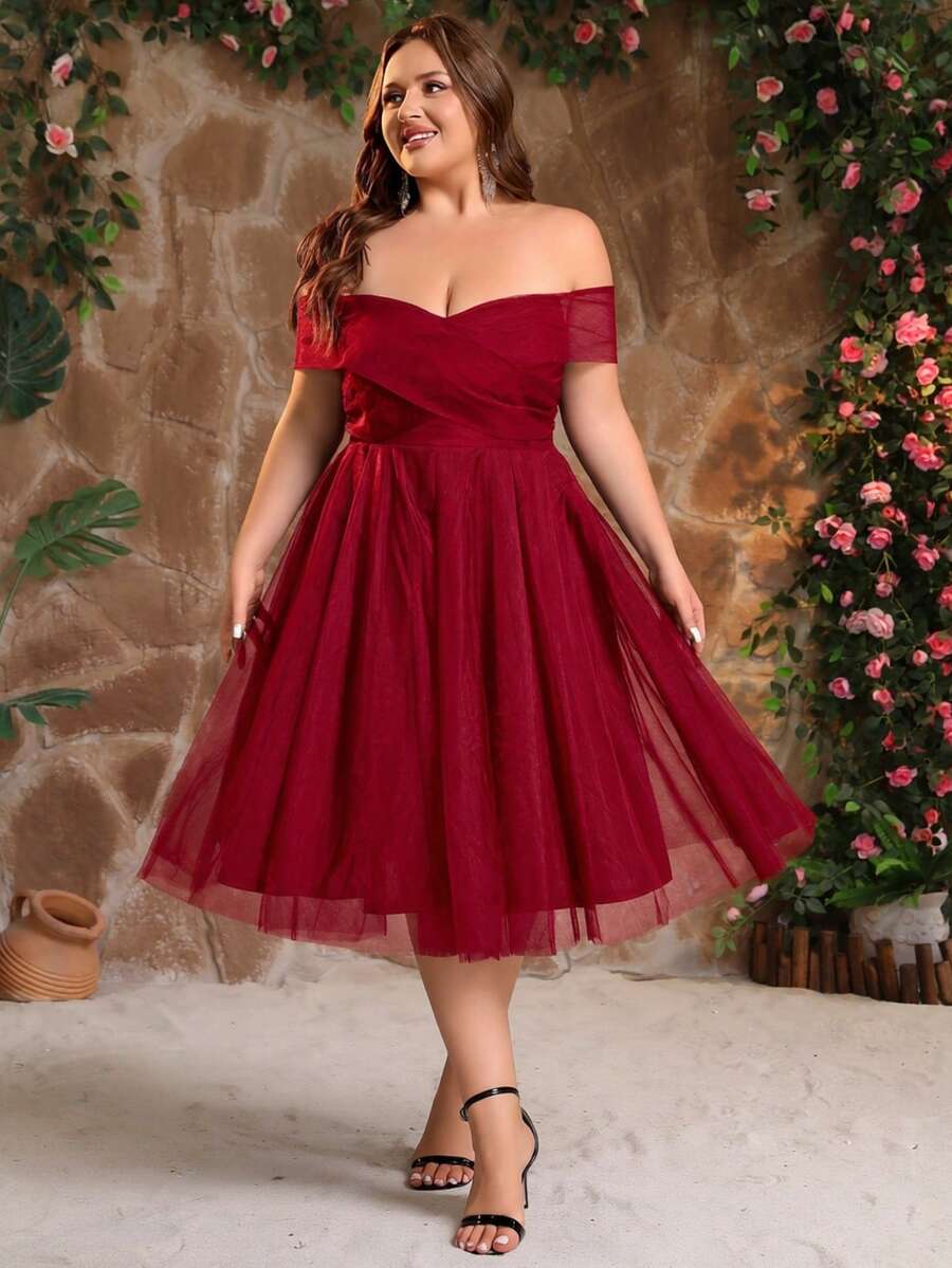 Gaun Pesta Koktail Elegan Wanita Ukuran Plus dengan Bahu Terbuka untuk Tamu Pernikahan, Acara Homecoming, Wisuda, Panjang Selutut, dan Pendamping Pengantin Wanita - Burgundy - View 1