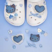 SANRIO 多款式/三麗鷗可愛卡通 Hello Kitty 閃亮鞋飾 (耐用高品質 PVC 材質)，適用於涼鞋、洞洞鞋、包包、手鍊 - 萬聖節、聖誕節、情人節、生日送給朋友的完美禮物 (混合套組隨機發貨) - 藍色(款式隨機) - 查看 3