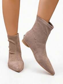 Clariva Sepatu bot ankle wanita model slim fit ujung runcing suede khaki dengan hak rendah dan resleting elastis di bagian belakang, lembut dan serbaguna. - Khaki - View 1