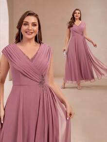 Elegant Rose Chiffon Plus Size Mother Of The Bride Dress, With Short Sleeves And Applique, Deep V-Neck Formal Maxi Dress - Dusty Pink - View 3