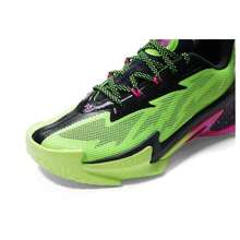 Under Armour Sepatu basket pria dengan bantalan elastisitas tinggi, bagian atas dan sol luar berbahan jala yang bernapas dan tahan lama untuk performa di lapangan dalam ruangan. - Hijau/Hitam/Merah Muda - View 5