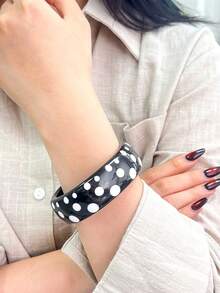 1PC French Vintage Polka Dot Resin Bracelet, Black & White Contrast Exaggerated Wide Cuff, Unique Versatile Hand Accessory - Black - View 5