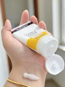 Neutrogena CLEAR & SOOTHE 75ML 薑黃保濕乳,舒緩柔膚保濕霜,舒緩並軟化肌膚,深層補水,輕盈不油膩,適合敏感肌,日常使用 - 75ml/2.5 fl.oz. - 查看 10