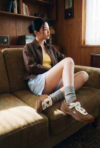 Kappa 女款復古魔鬼氈休閒鞋，輕量低筒通勤訓練風運動鞋 - 丁香棕/經典白 - 查看 8