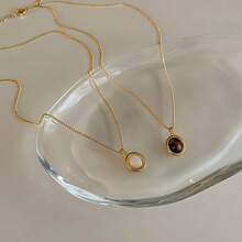 1pc Vintage Tiger Eye Shell Pendant Necklace For Women, Niche Minimalist High-End Luxury Collarbone Chain - Gold - View 5