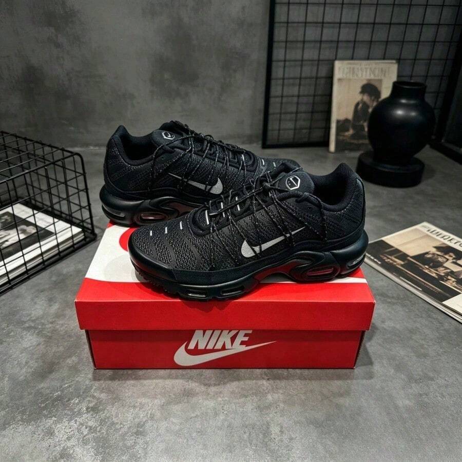 Nike Air Max Men Sneakers - Black - View 1