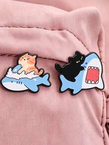 1pc/2pcs Fun Cat Riding Shark Enamel Brooch,Cute Marine Animal Lapel Pin,Creative Cartoon Style,Gift For Friends, Decoration For Backpack,Hat&Clothing - Multicolor - View 2