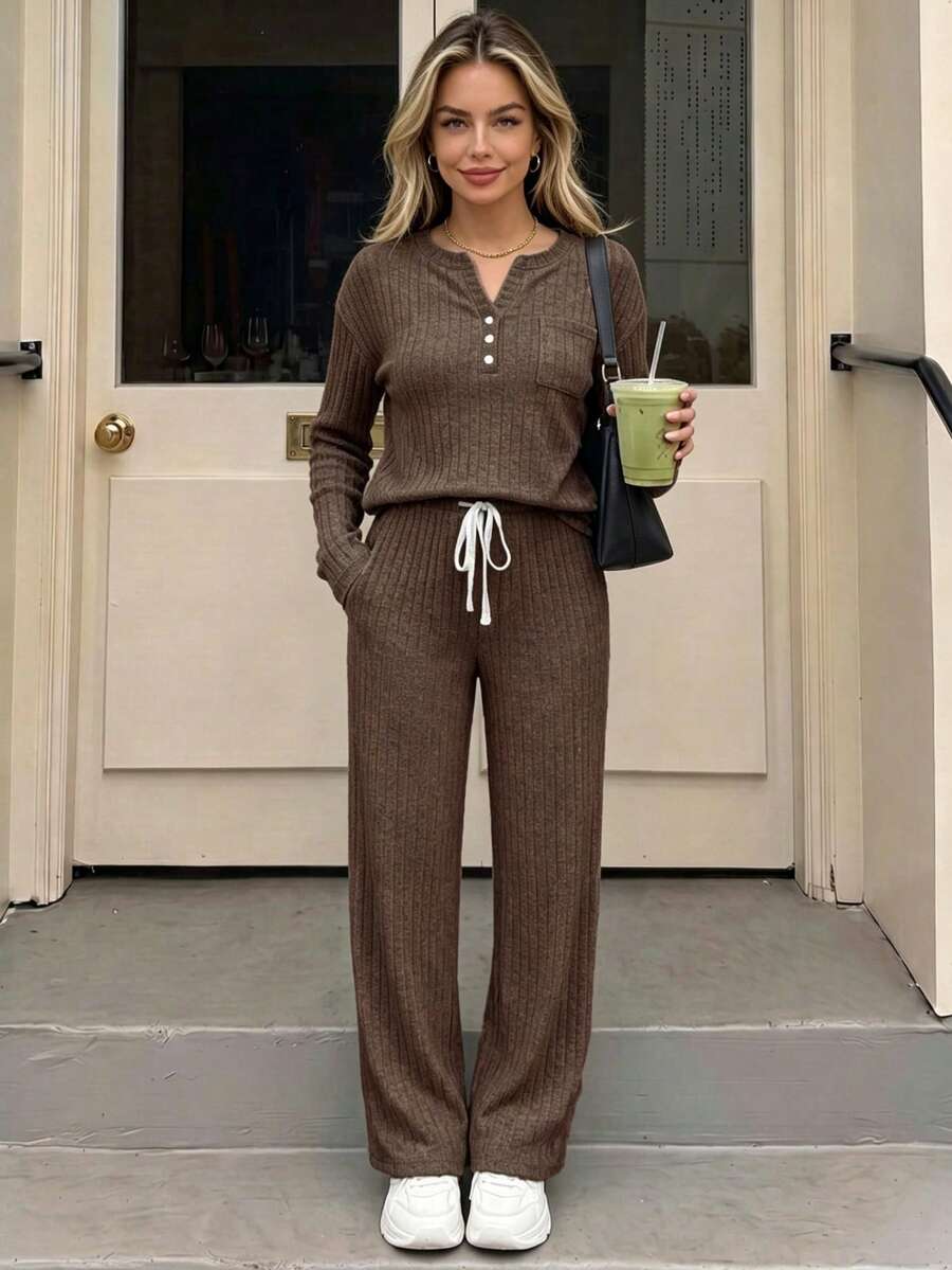 女款舒適羅紋居家服兩件套,亨利領鈕扣長袖上衣 + 抽繩高腰寬腿長褲 - 巧克力棕 - 查看 1