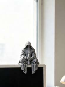 Patung Penjaga Berkerudung Tanpa Wajah Cetak 3D untuk Rak Buku/Rak Dinding/Tepi Monitor, Desain Jubah Abstrak Orisinal, Figur Tanpa Wajah dengan Kaki Terentang, Pelindung Meja Meditasi Sci-Fi, Dekorasi Minimalis untuk Kantor, Ruang Belajar, Ruang Bermain Game, Hadiah Kreatif untuk Pria - Patung Penjaga Bertudung Tanpa Wajah yang Duduk - View 10