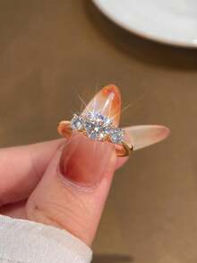 ESBERRY 1 buah Cincin Moissanite, Cincin Elegan dengan Tiga Batu 1ct Bertatahkan Bingkai, Cocok untuk Pertunangan dan Pemakaian Sehari-hari Wanita - Emas - View 7