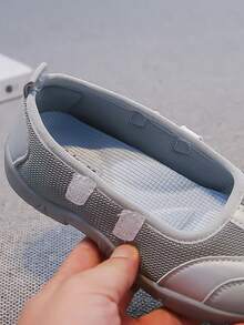 1 Pair Girls Contrast Mesh Mary Jane Sneakers, Double Hook & Loop Adjustable, Closed Toe Anti-Collision Soft Sole Non-Slip Casual Kids Shoes - Silver - View 5