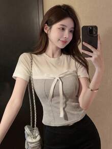 女款蝴蝶結 2 合 1 方領短袖 T 恤，夏季性感辣妹風短版魚骨上衣，獨特吸睛白色 - 白色 - 查看 1
