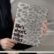 1件灰色豹紋「Life's Short Take Risks」格言印花保護翻蓋平板電腦保護殼,附筆槽,相容於 iPad 10.9/10.2/Air 5th Gen/Pro 11/10th Gen/9.7/Air 2/(7th Gen)/(8th Gen)/Air 4/5/Pro 11/10th Gen/Air 13/Air 11/11(A16),相容於 MatePad - 彩色 - 查看 3
